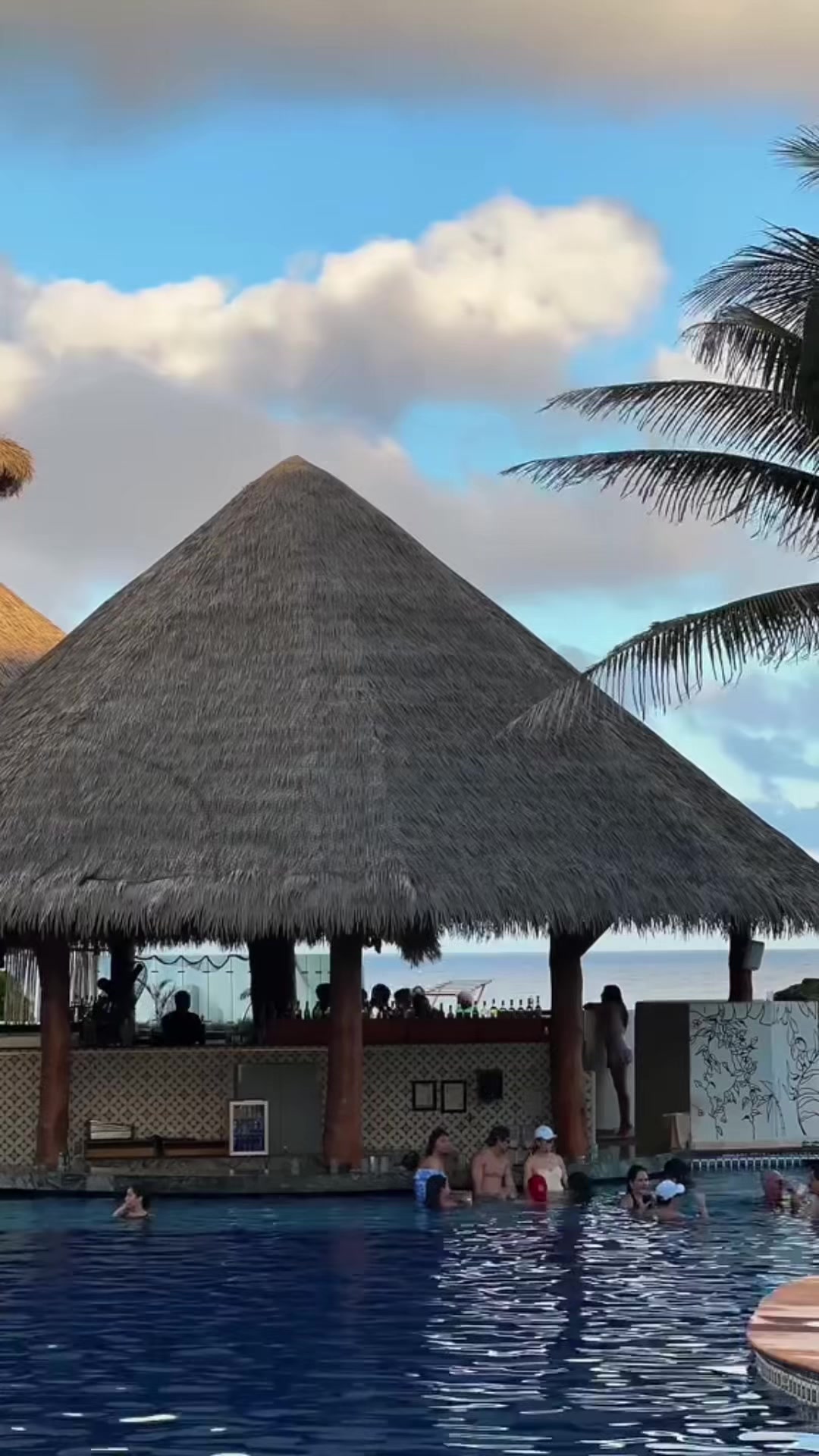 Canadians and US, Stop scrolling if you love beach vacations. We currently have Cancun resort stays available. Send a message and I’ll expla
