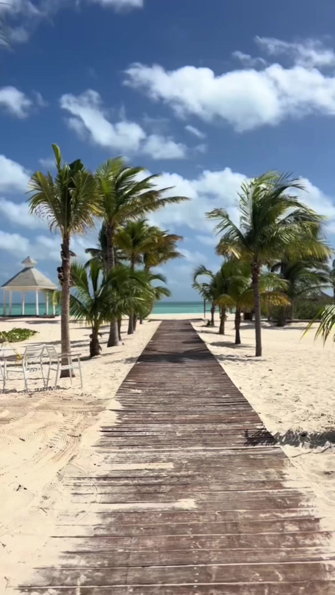 US and Canadians, Imagine spending a few days in Cancun instead of being stuck at work. Honestly… everyone deserves a vacation like this at 