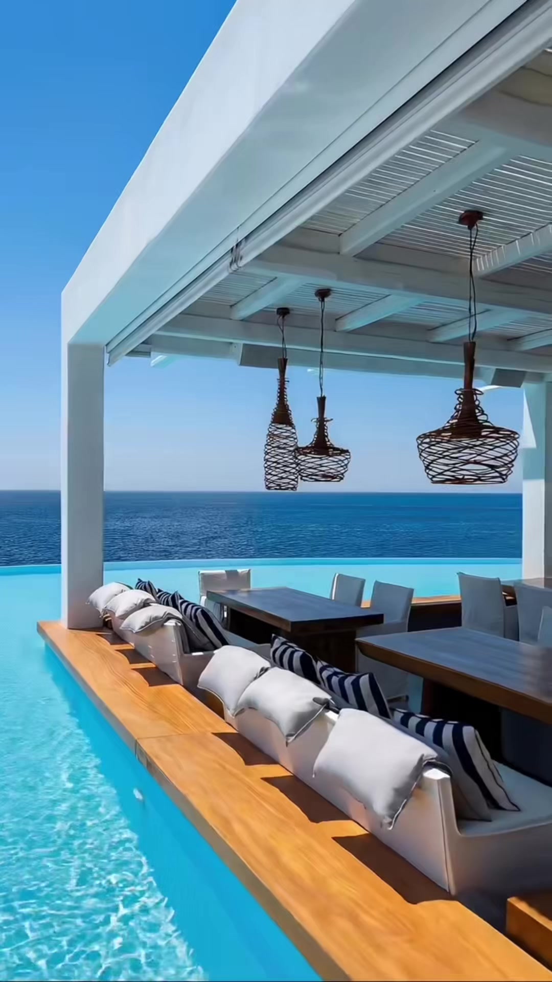 Canadians, If you’ve been thinking about taking a break, Cancún is the perfect place to make it happen. Beautiful beaches, warm weather, gre